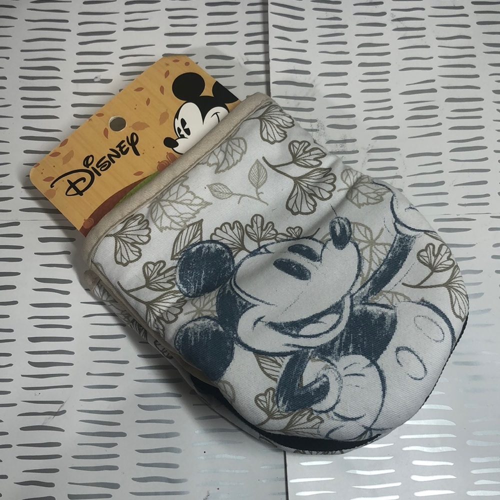Disney mini mitts with Mickey